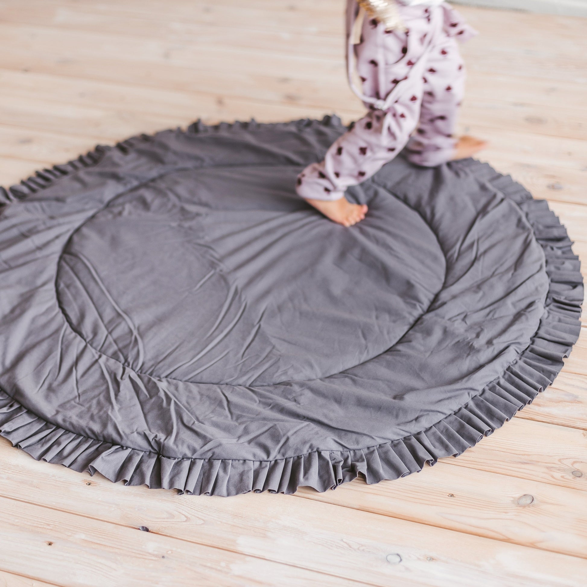 Kids Playmat with Ruffled Border in Grey