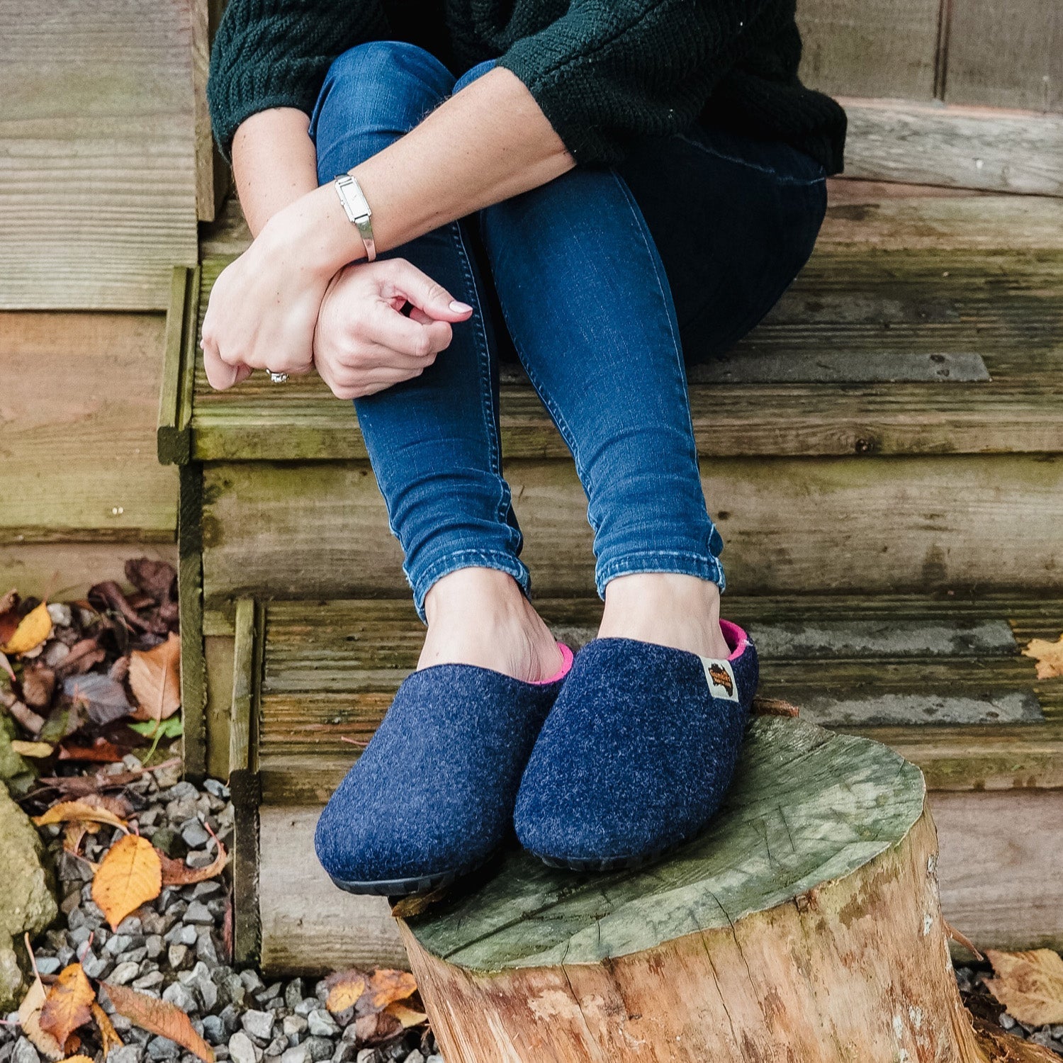 Outback Women's Slipper in Navy and Pink