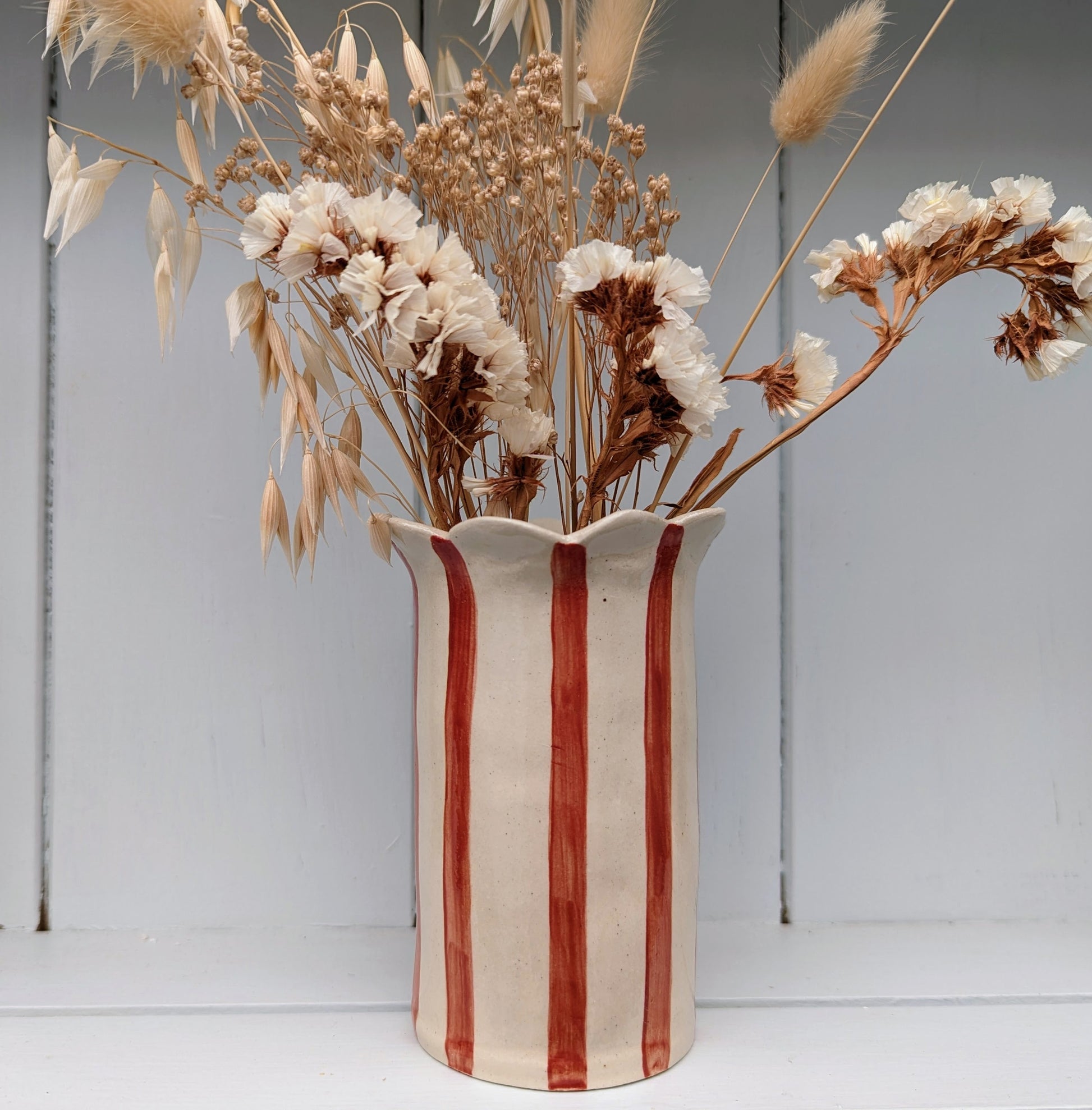 Daisy Ceramic Vase with Scalloped Edge