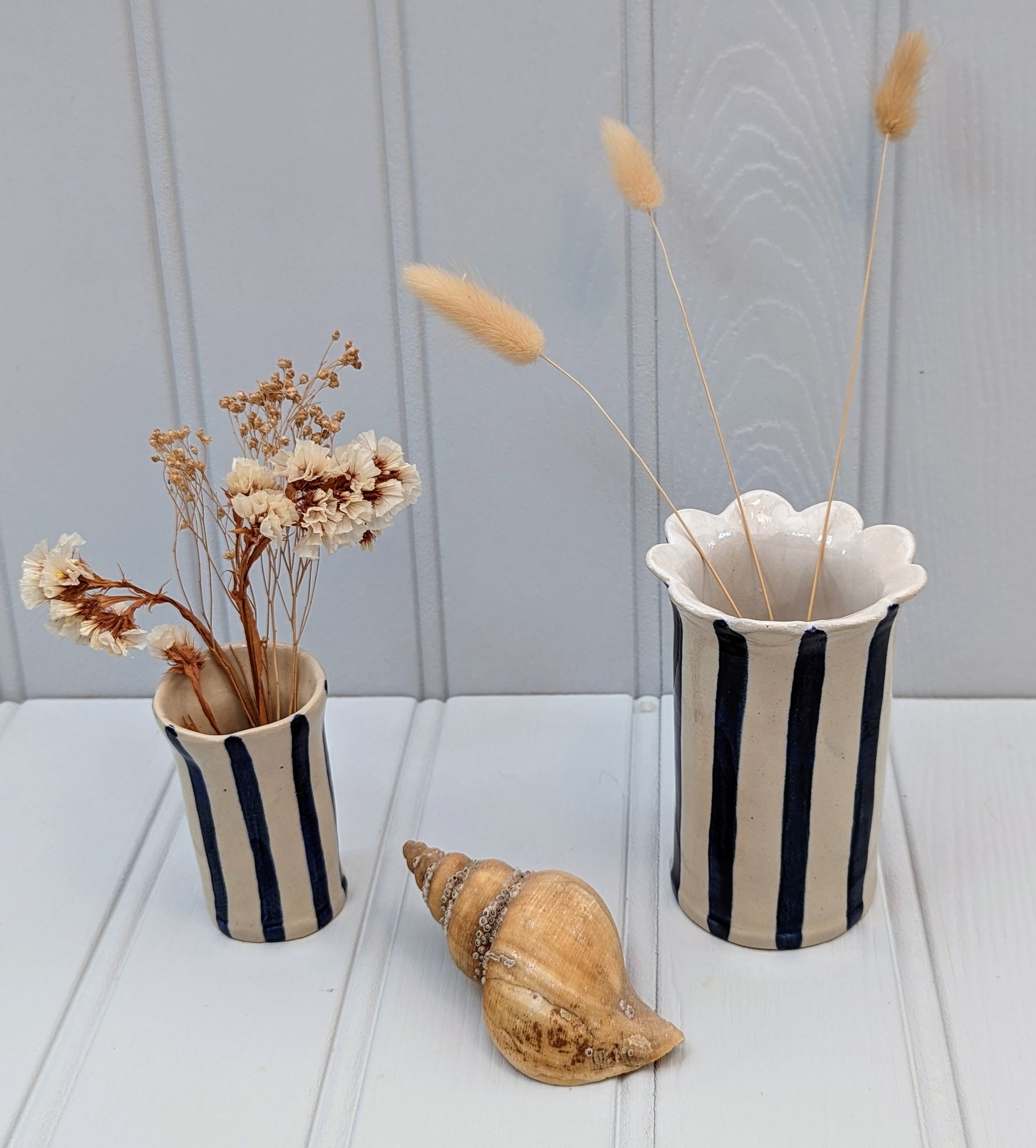 Daisy Ceramic Vase with Scalloped Edge