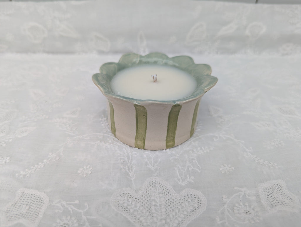 Daisy Travel Candle Hand Poured Soy Wax