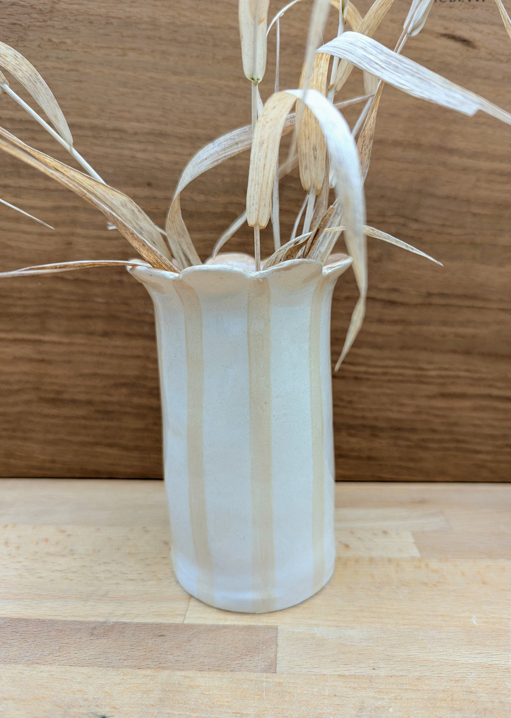 Daisy Ceramic Vase with Scalloped Edge