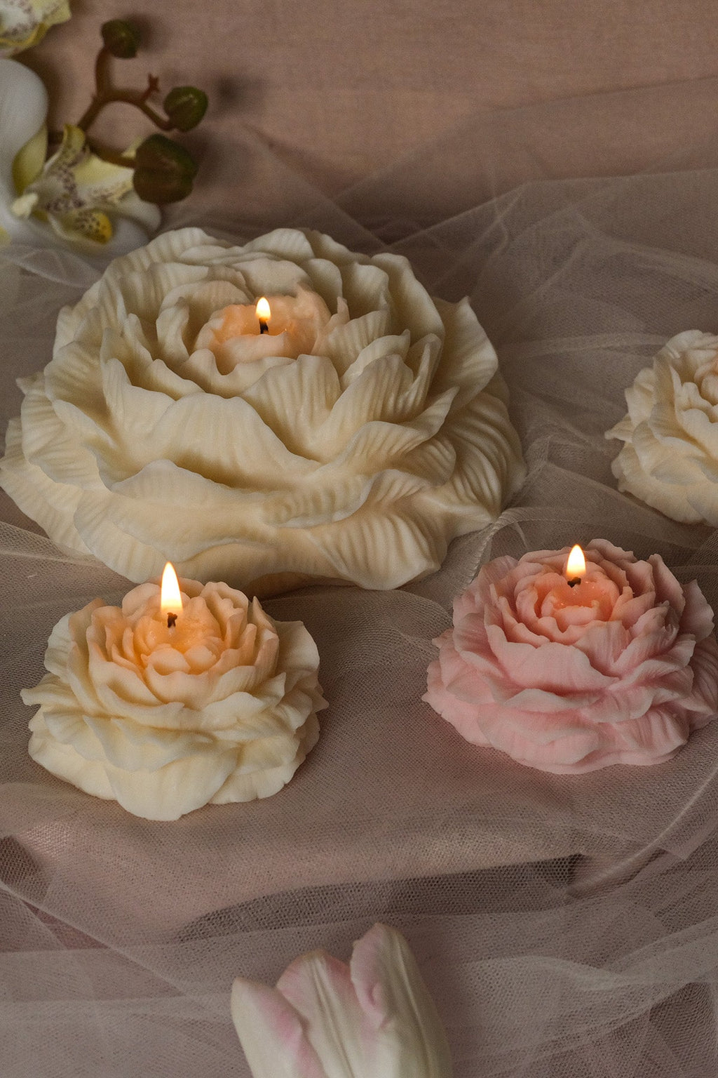 Peony Shaped Candle in Velvet Peony Scent