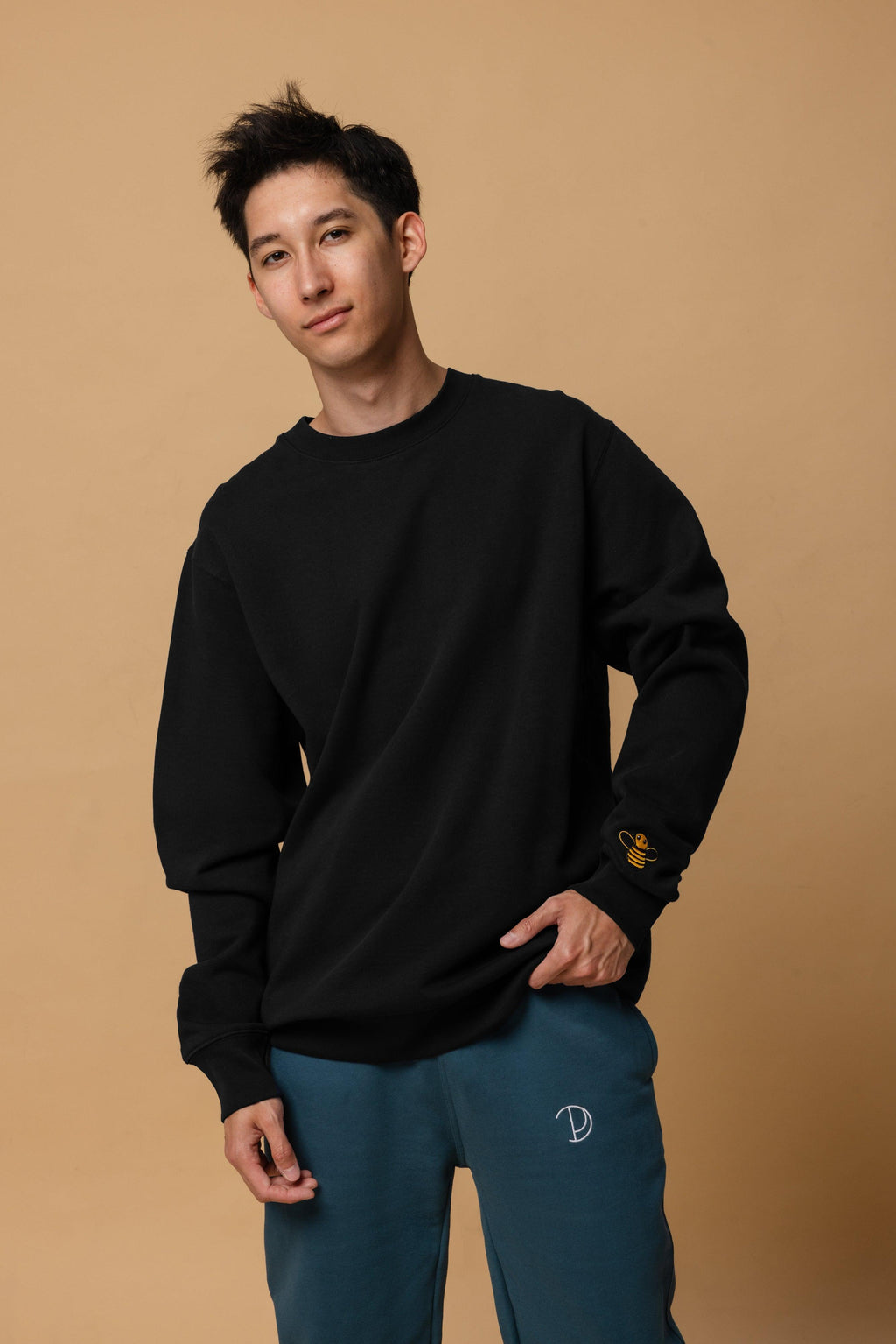 Bee Sweatshirt in Black