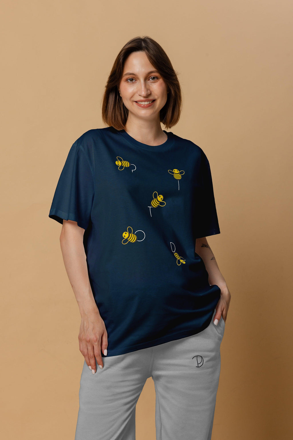 Bees T-Shirt in Navy