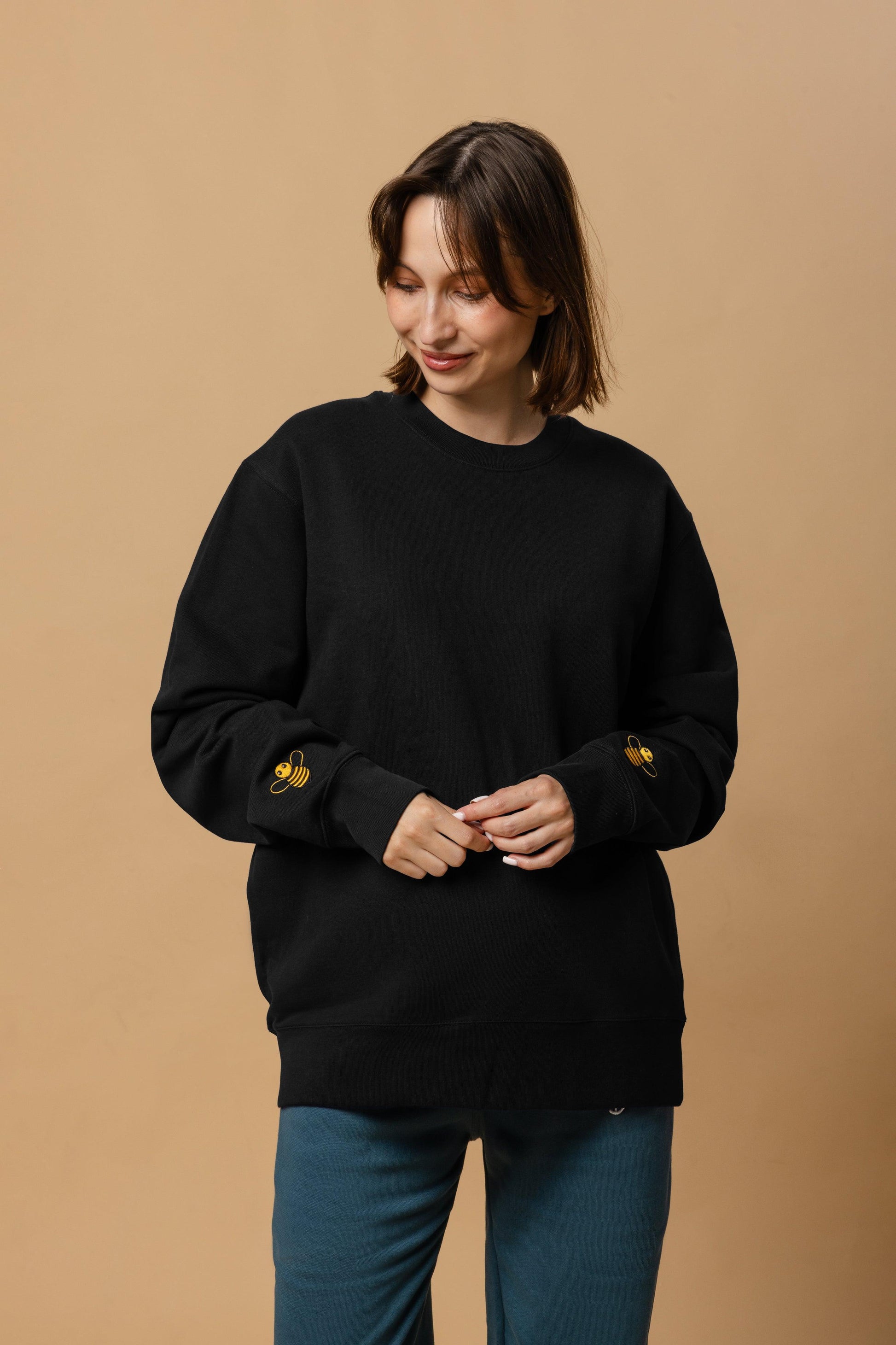 Bee Sweatshirt in Black