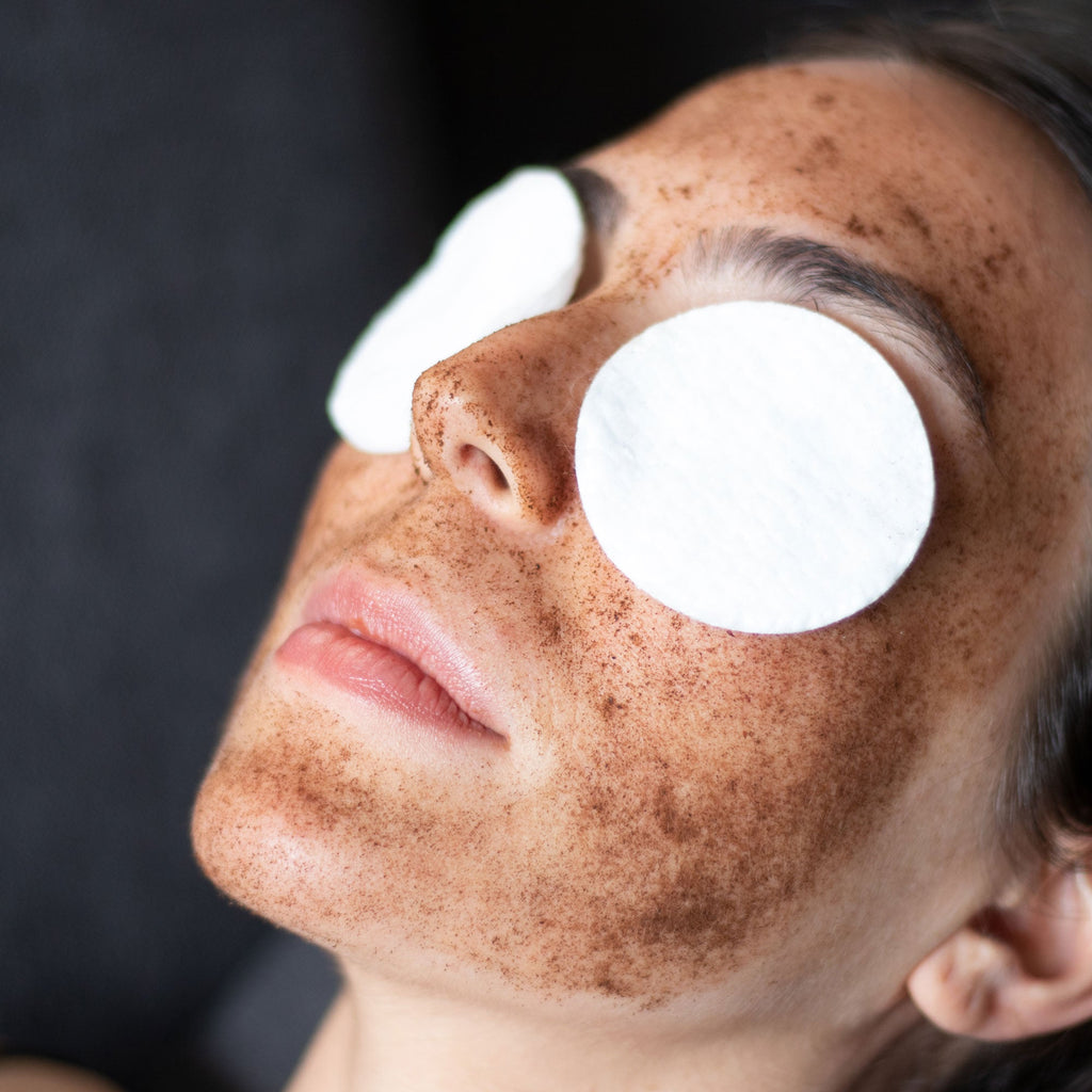 Salicylic Acid Exfoliator with Coffee, Walnut and Vitamin E 30ml