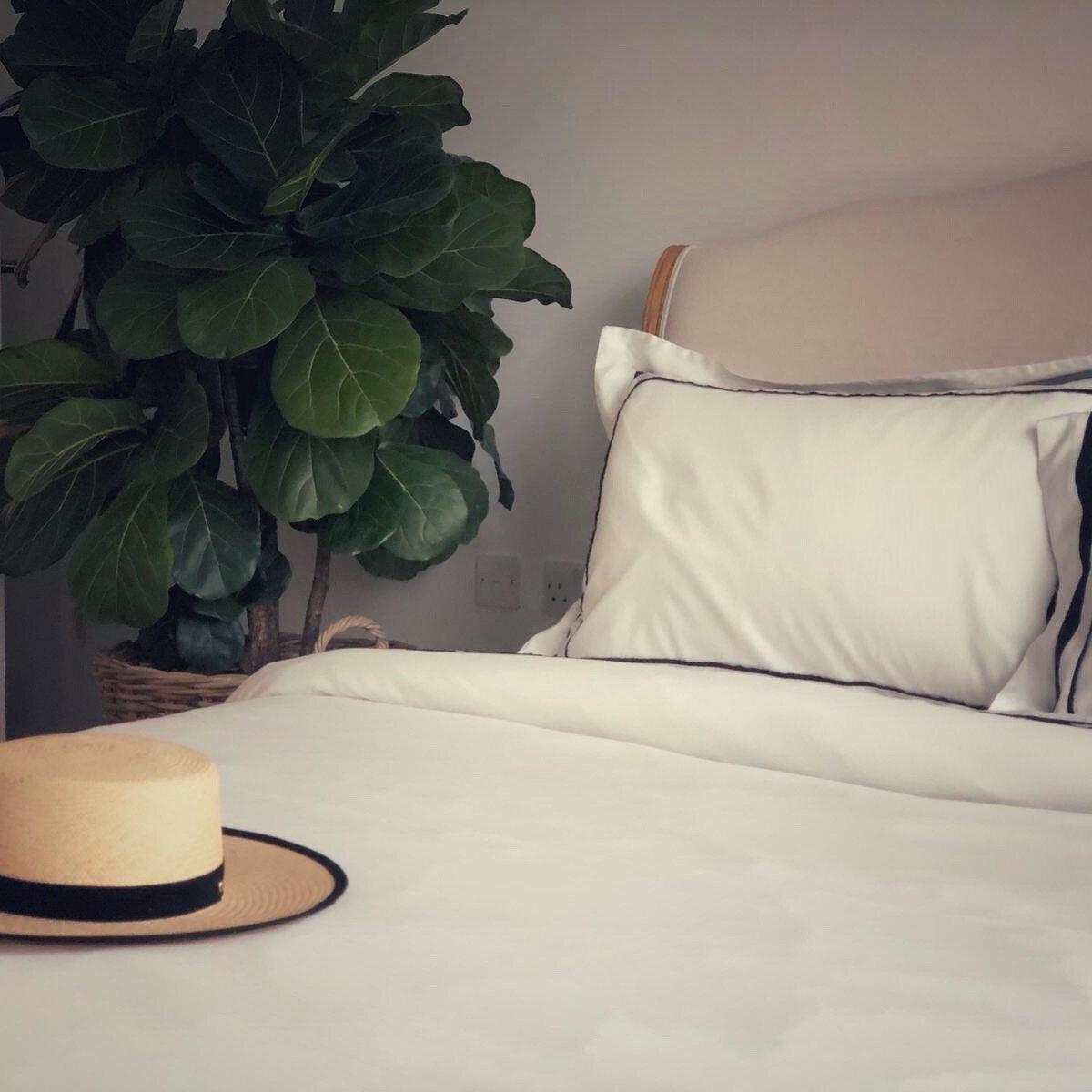 New Yorker Luxury Bed Bundle in White