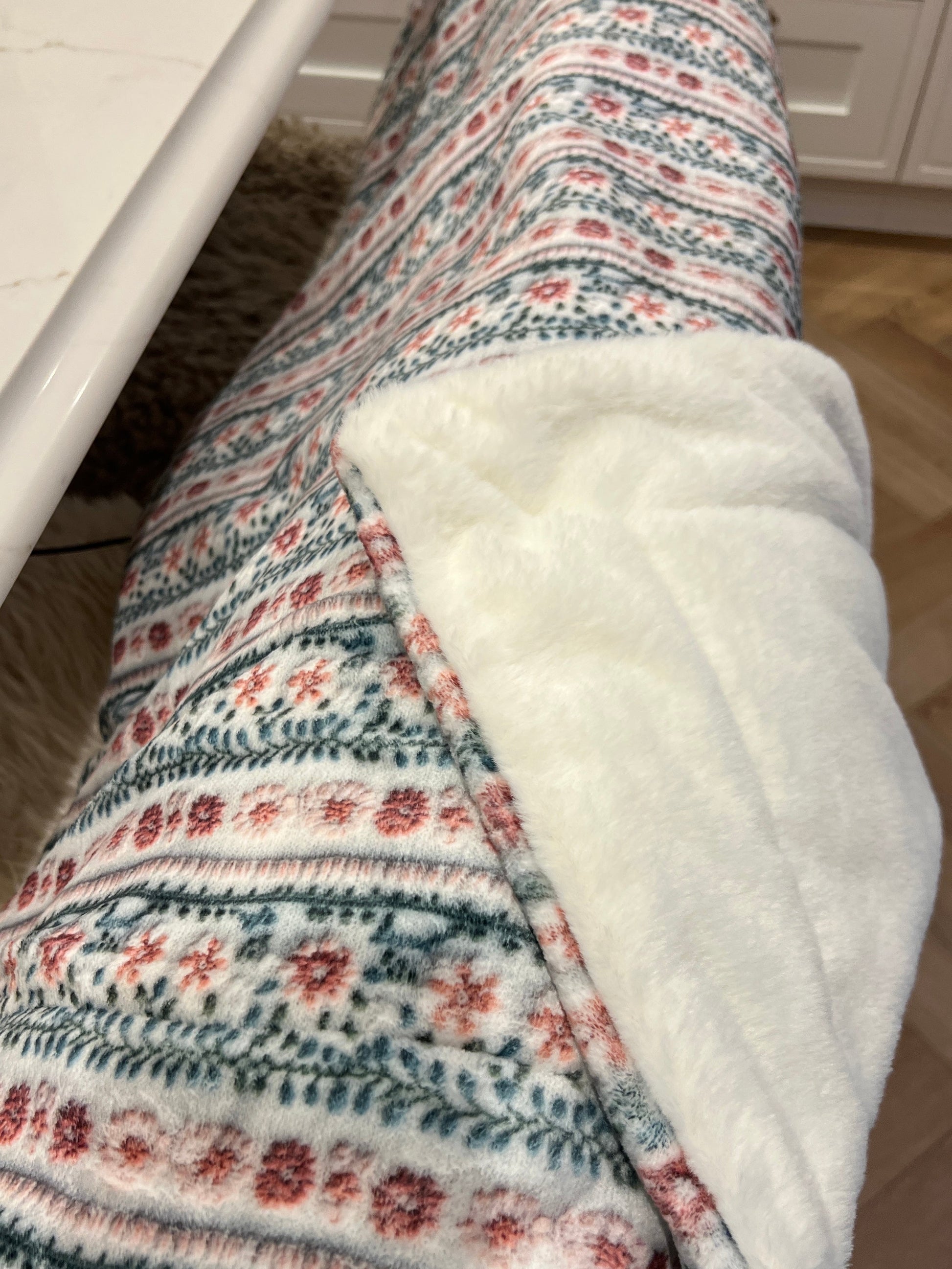 Supaw Sized Faux Fur Blanket