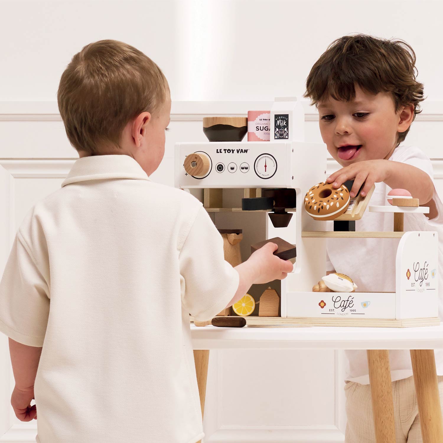 Tabletop Cafe Playset with Working Coffee Machine
