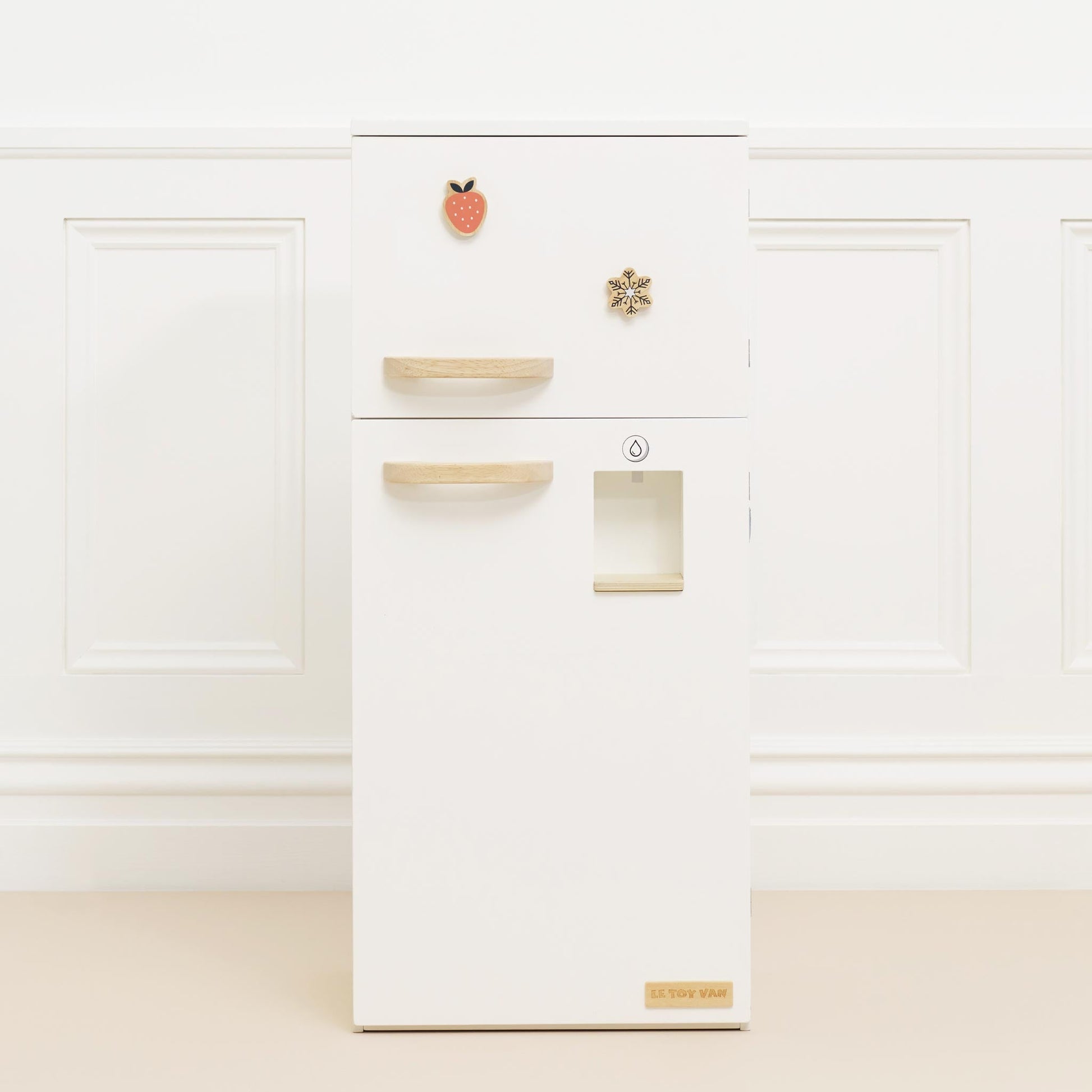 Wooden Fridge Freezer with Retro Style and Play Accessories