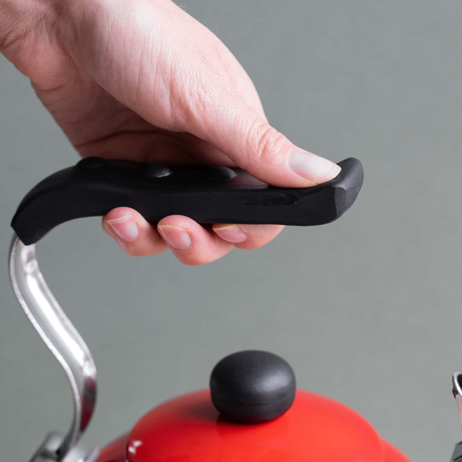 La Cafetière Whistle Kettle – Durable & Ergonomic, 2L Red by La Cafetière at www.brixbailey.com