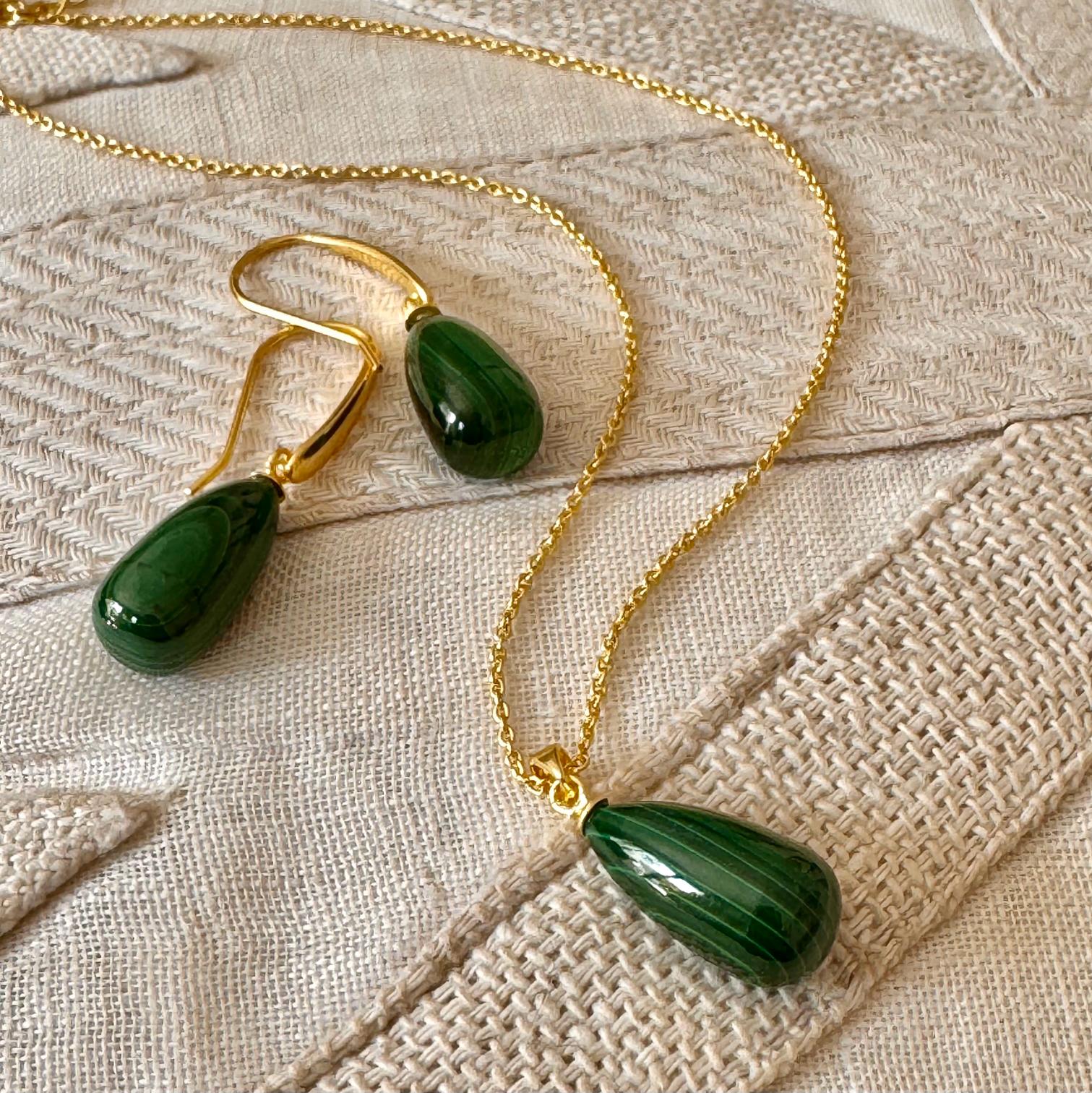 Polished Malachite Stone Pendant Necklace in Gold