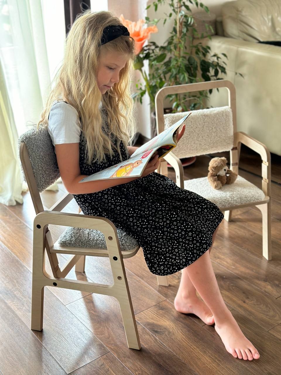 bold luula cloud mouse ergonomic kids chair in a bright, modern playroom setting