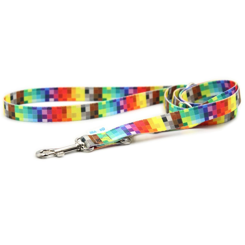 softly lit adjustable pixel dog leash with a close-up on the secure polish carabineer clasp