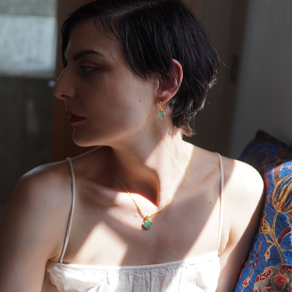 Round Pariba Onyx Drop Earrings in Gold