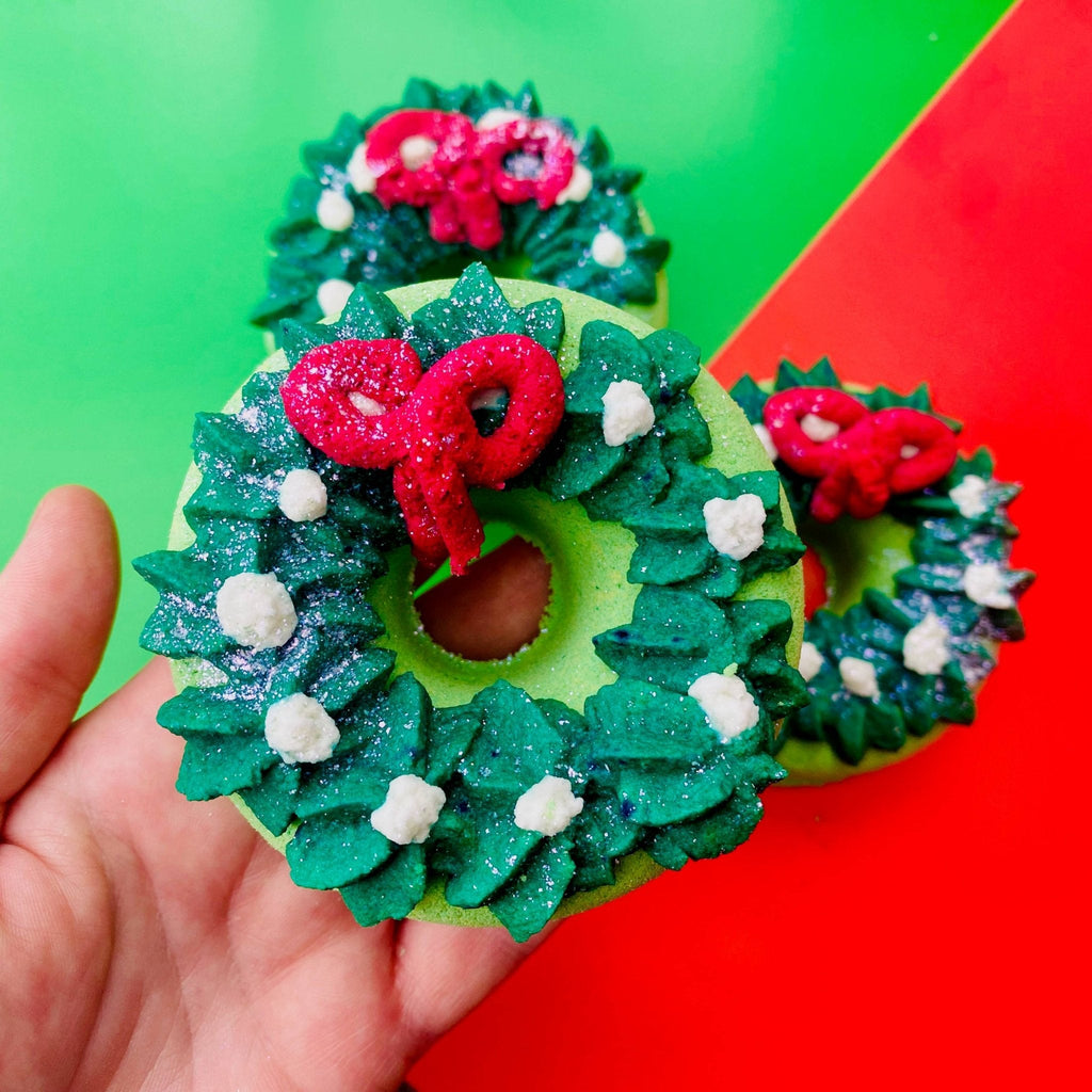 Christmas Wreath Bath Bomb with Sweet Frosty Mistletoe