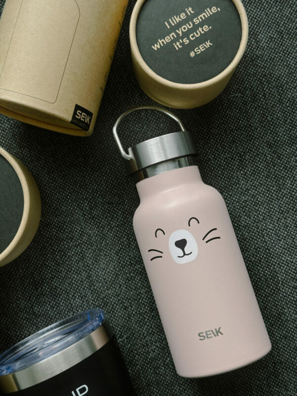 bold close-up of the adorable seik cat water bottle with a confident gaze