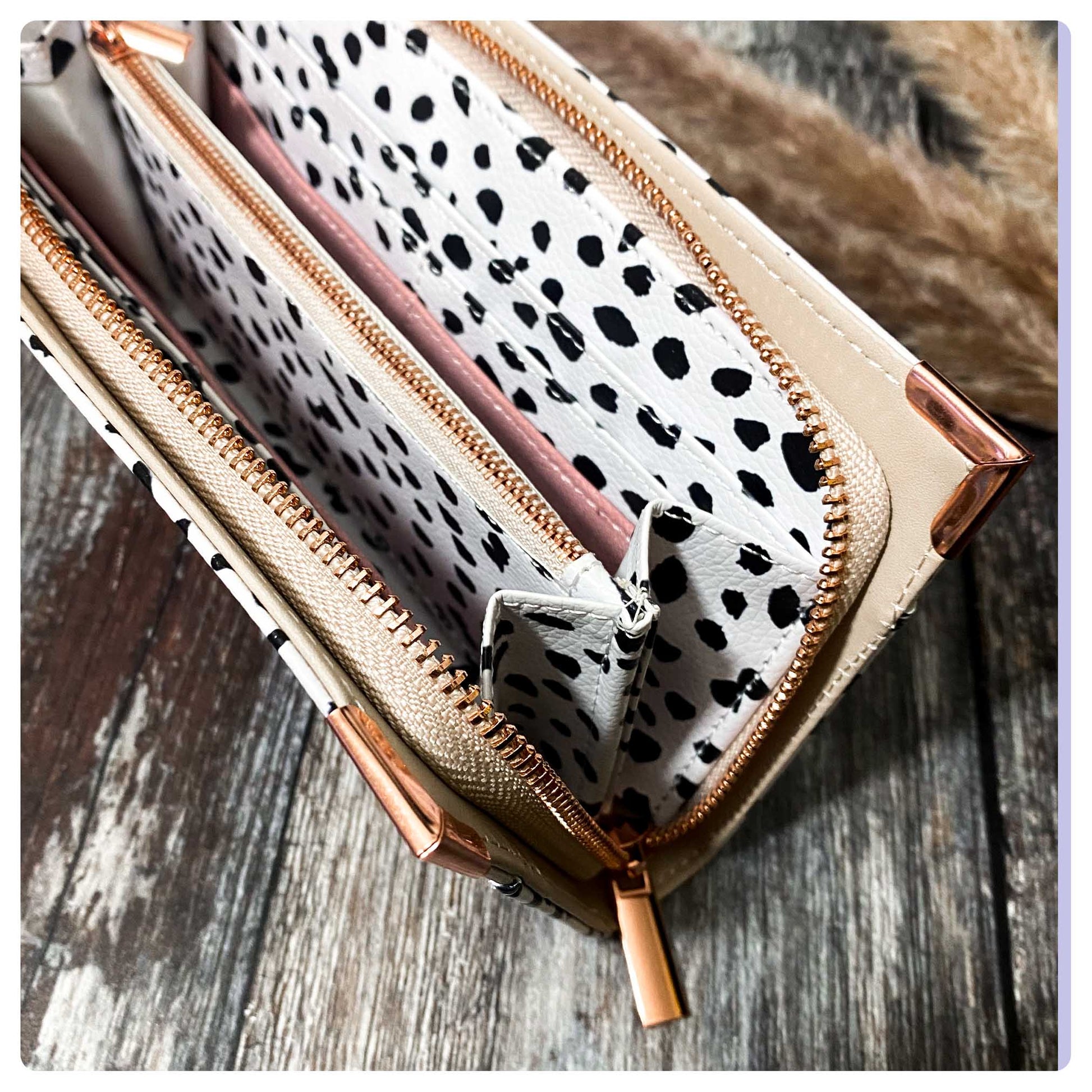 De Vil Dalmatian Continental Purse