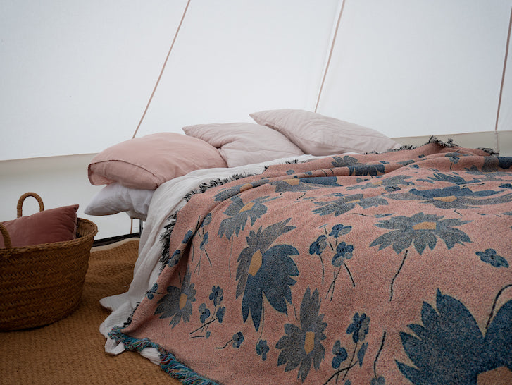Deco Daisy Woven Blanket