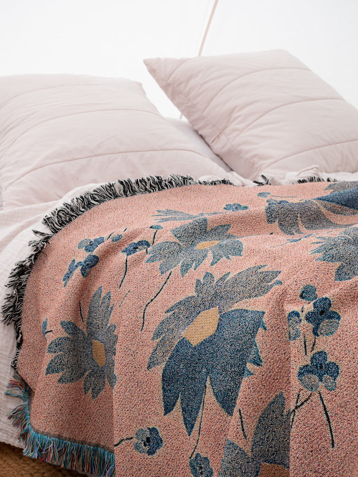 Deco Daisy Woven Blanket