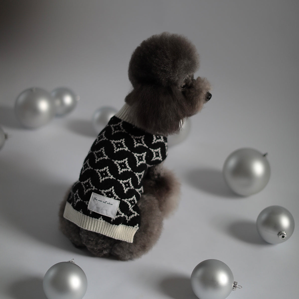 You Are Not Alone Sleeveless Jumper with Floral Pattern