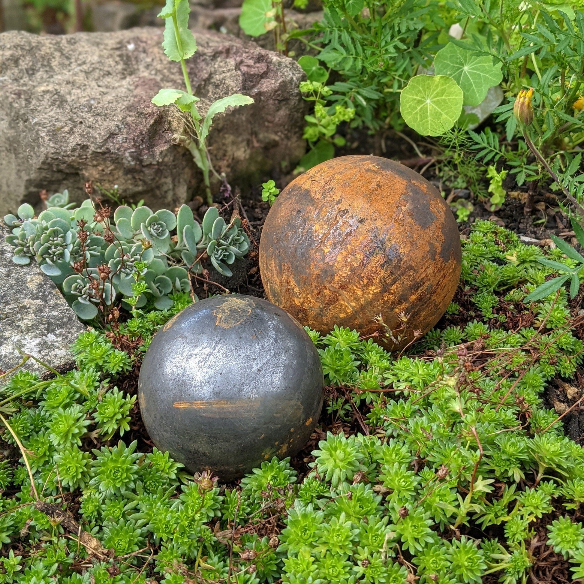 Garden Ball Ornaments - Rusty Garden Metal Balls