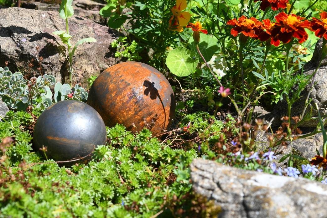 Garden Ball Ornaments - Rusty Garden Metal Balls