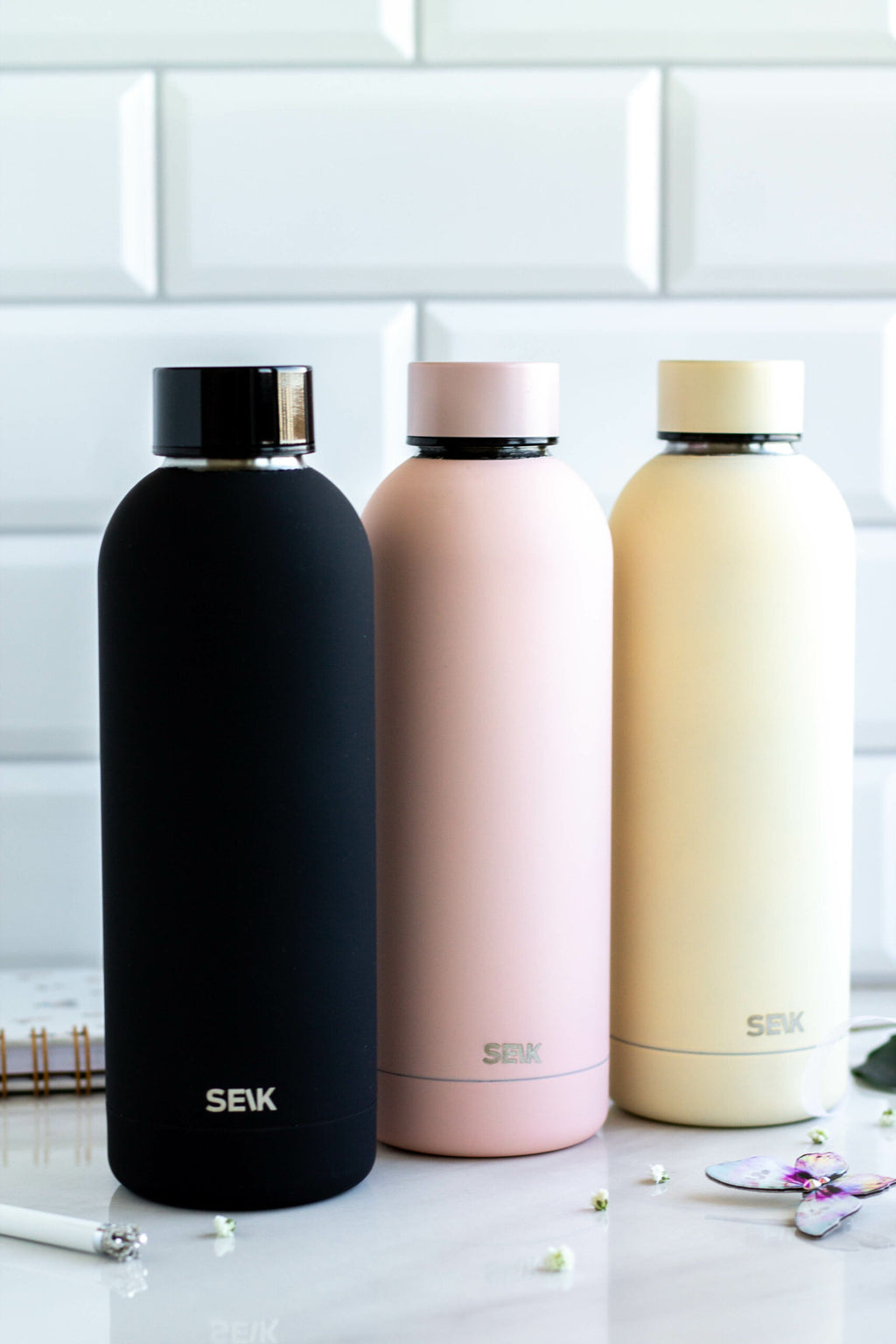 elegant matte pink seik thermos with a sophisticated leakproof cap on a marble surface