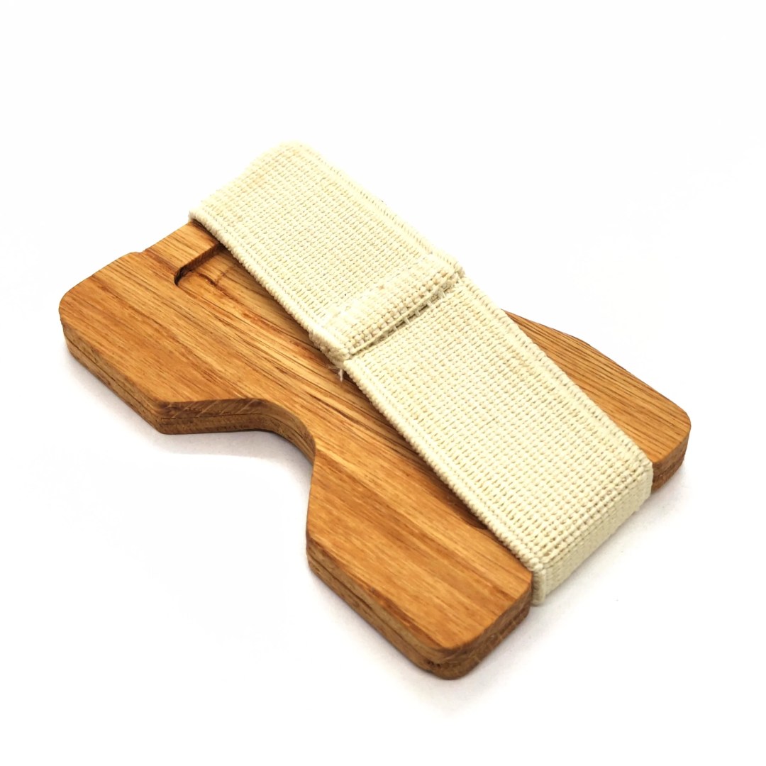 Elegant Oak Cardholder with RFID Protection – Kaffatu Tamm by Seif Design at www.brixbailey.com