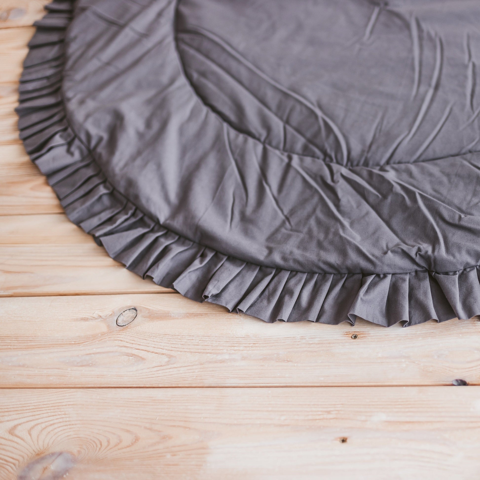Kids Playmat with Ruffled Border in Grey