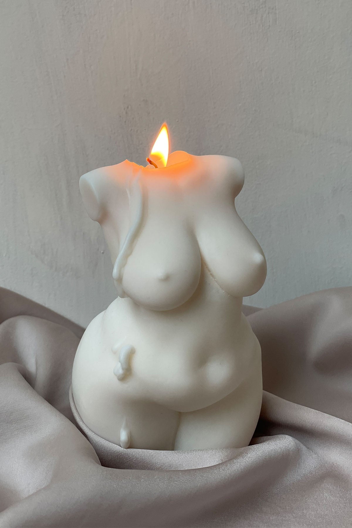 Large Curvy Body Candle Venus