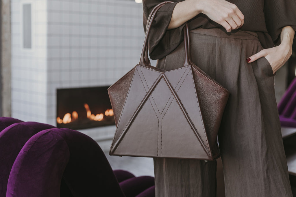 elegant gerda retter leather tote bag with magnetic closure and inner pocket