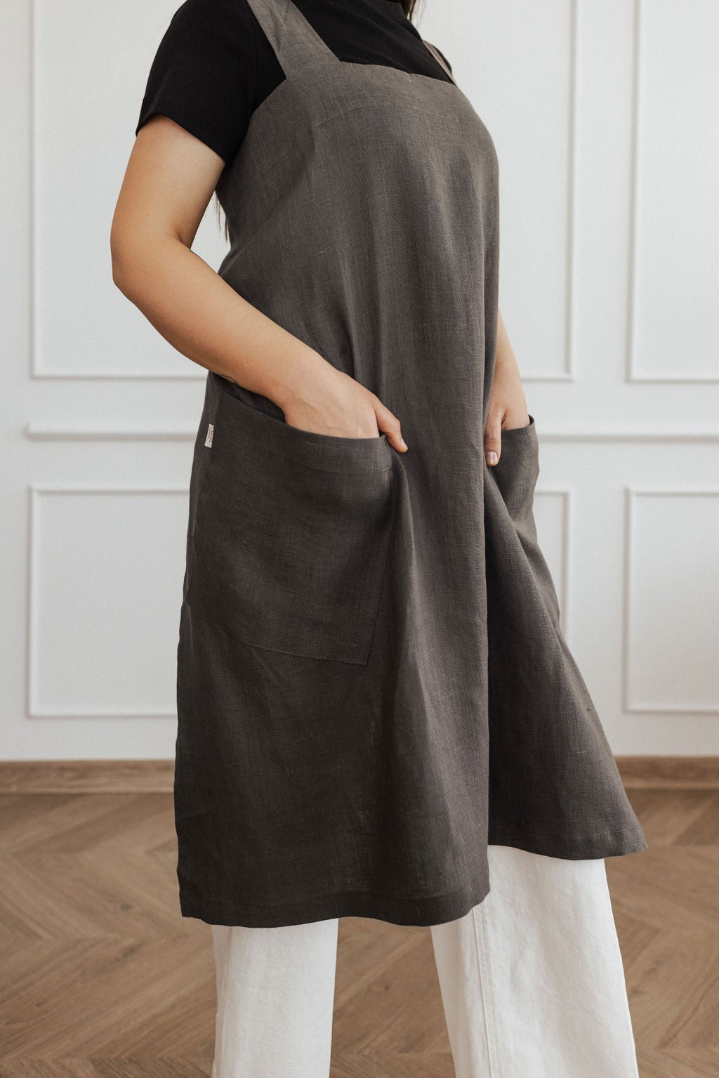 handmade linen apron with two large pockets and adjustable straps for a practical fit