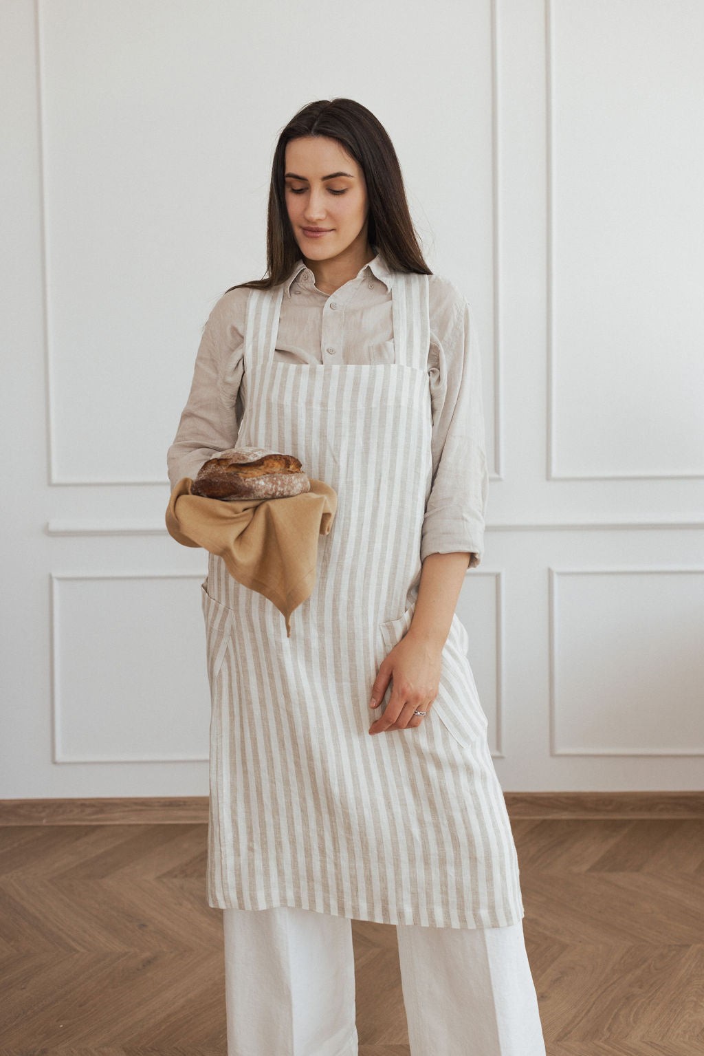 elegant linen apron with adjustable crossed back straps and two deep pockets for cooking or crafting