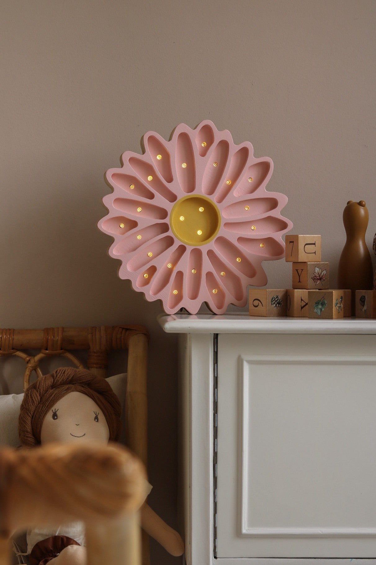 bold close-up of the handcrafted pinewood daisy lamp casting a warm glow