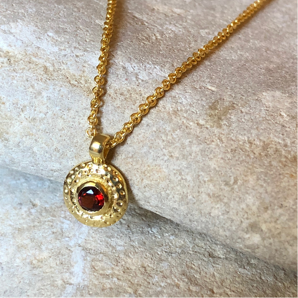 Luna Single Disc Pendant Necklace Garnet