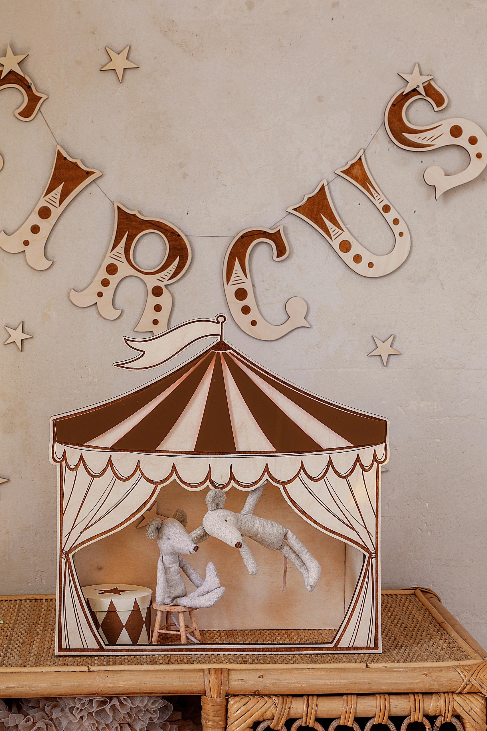 Wooden Wall Garland CIRCUS