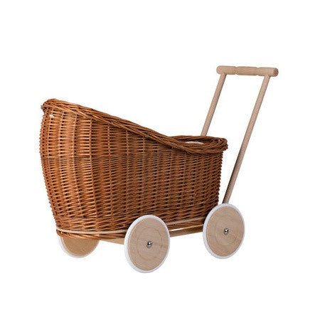 close-up of the natural wicker doll pram's practical 50x30 cm frame and soft beige bedding set