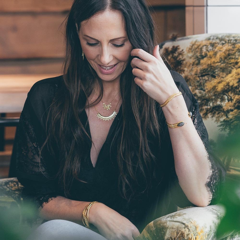 Etrusca Curved Gold Necklace