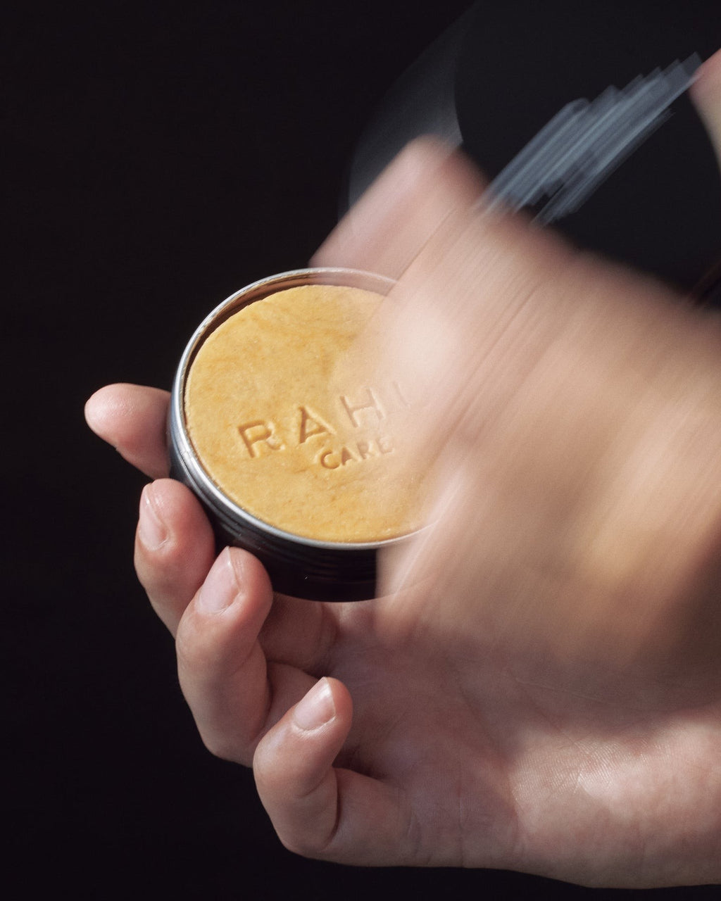 SIGNATURE Prebiotic Solid Shampoo With Hyalyronic Acid