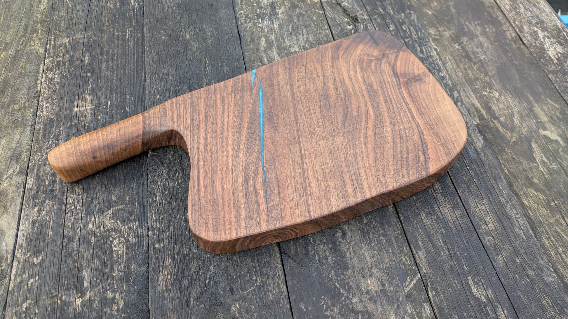 Walnut tomahawk board