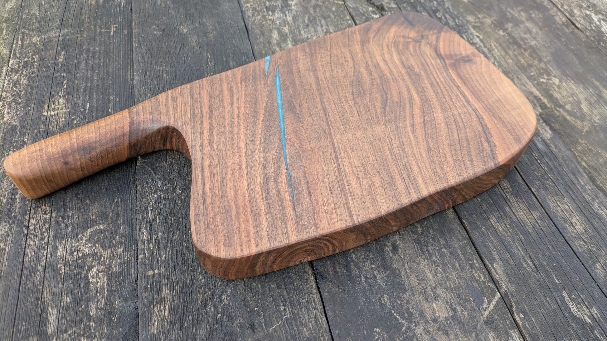Walnut tomahawk board