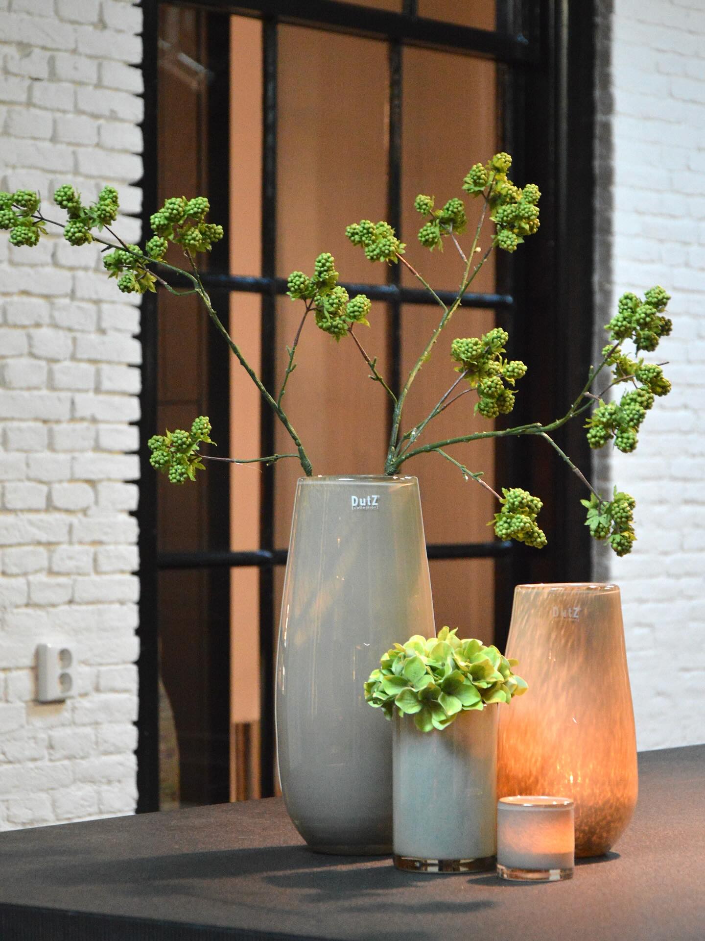 Robert Vase in Taupe