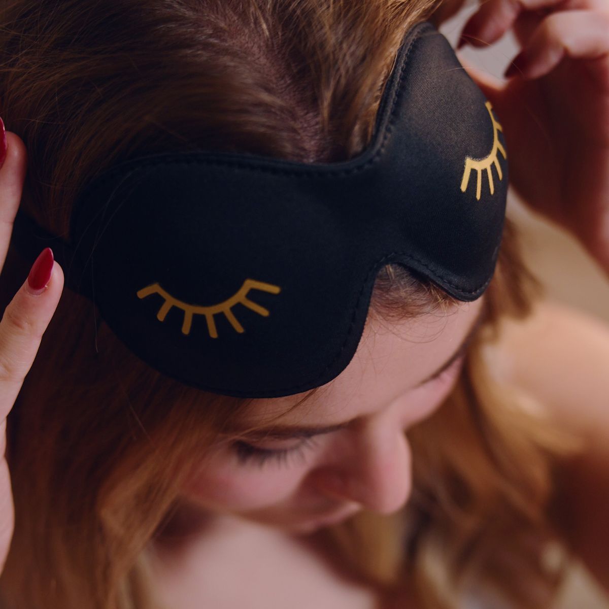 Contoured 3D Blackout Sleep Mask in Wink Print
