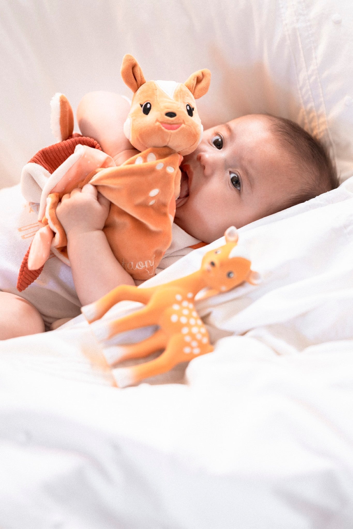 FanFan the Fawn Comforter with Pacifier Holder