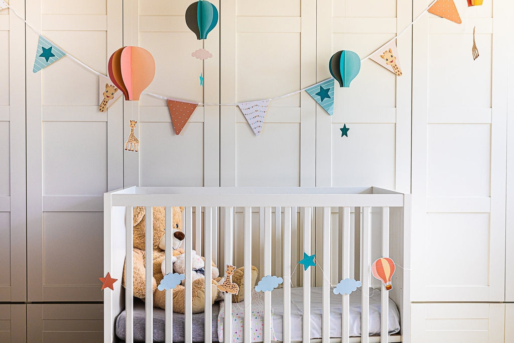 Nursery and Party Decoration Kit with Hot Air Balloons and Bunting