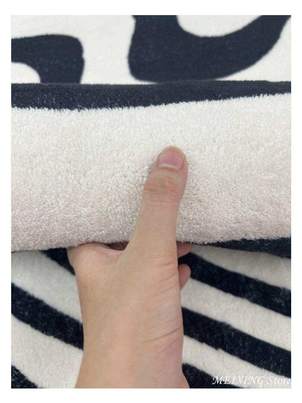 Illusion Optical Rug in Black and White