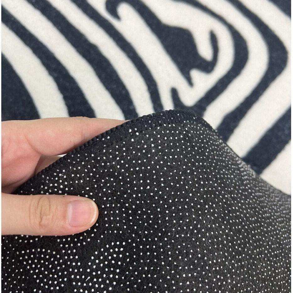 Illusion Optical Rug in Black and White