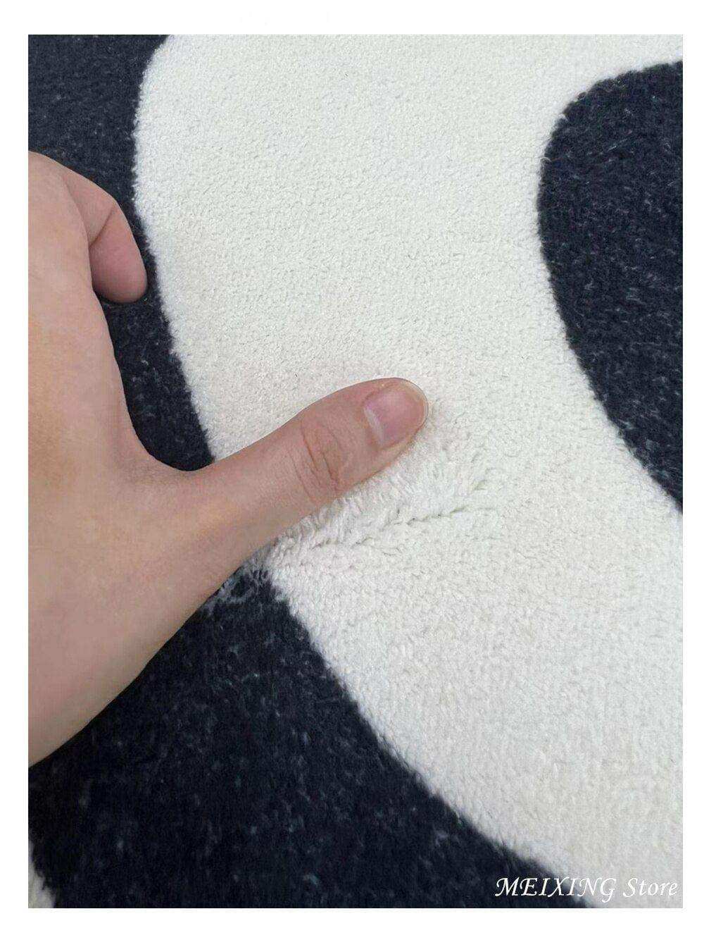 Illusion Optical Rug in Black and White